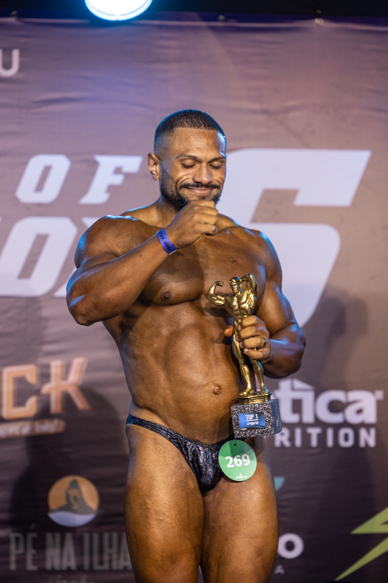 Matheus Rodrigues — palco frontal posando